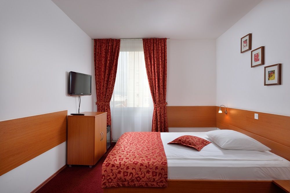 Park Hotel 3*